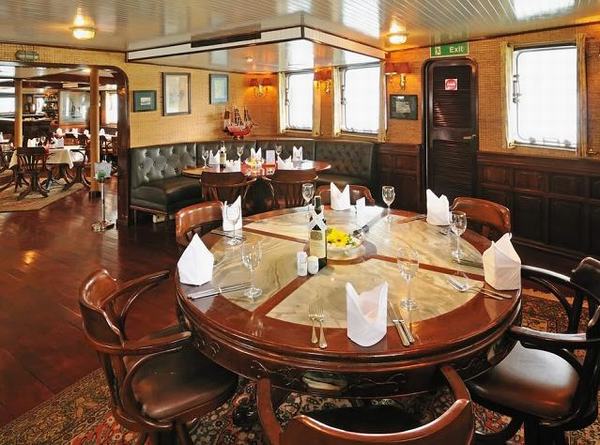 Du thuyền Emeraude 37 cabin